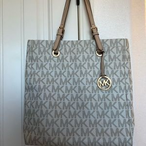 MK tote